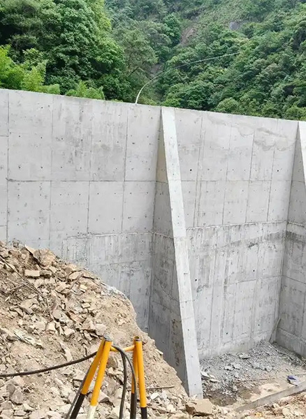 郑州中牟县重力式挡土墙